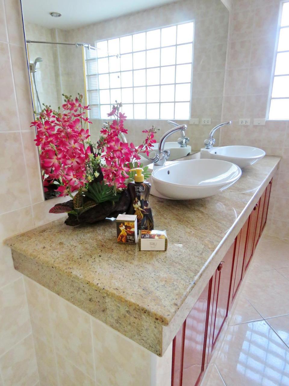 Butterfly Garden Boutique Residences Large Luxury Apts And Villas A Lifetsyle Destination By Neang, Everything You Need All Right Here 1-3 Bedrooms 110 To 190 Sq Mtrs, 2 Full Bathrooms, Rain Shower, Spa Bath, Bbq, Free Wifi, Staff 24-7, Close To Beac Pattaya Bagian luar foto